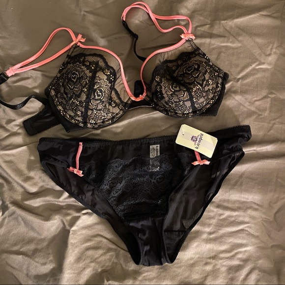 B. Tempted lined (not padded) bra - Picture 3 of 3